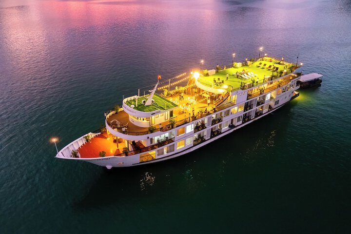 Halong Aquarmarine Royal Cruise