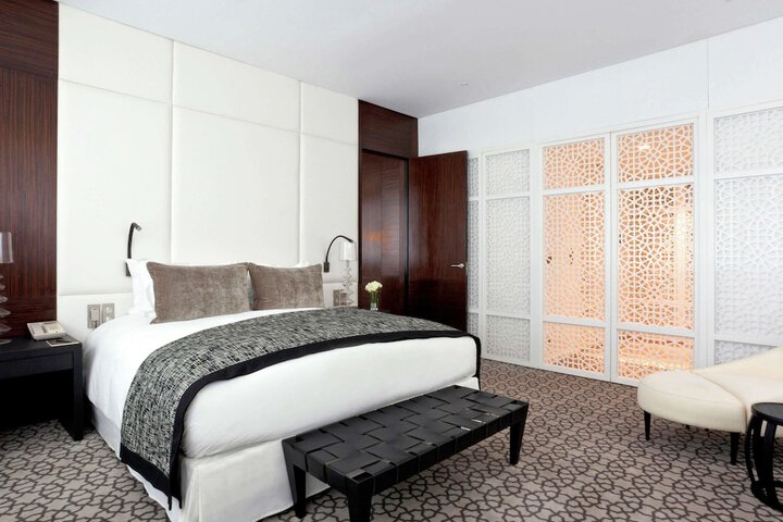 Room 27 of 153