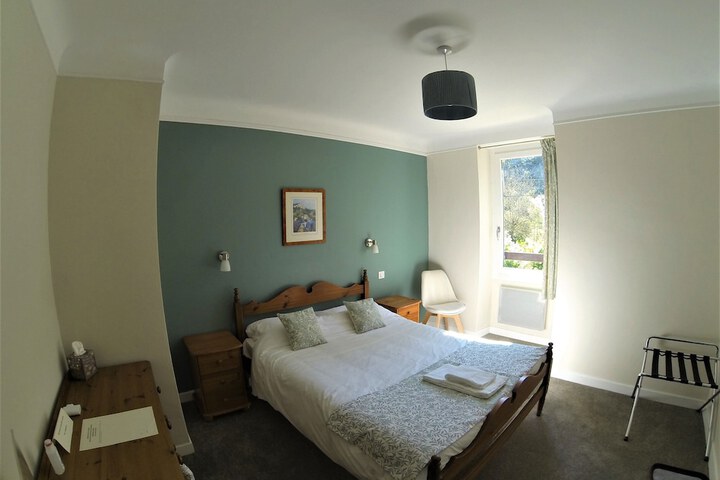 Room 4 of 27