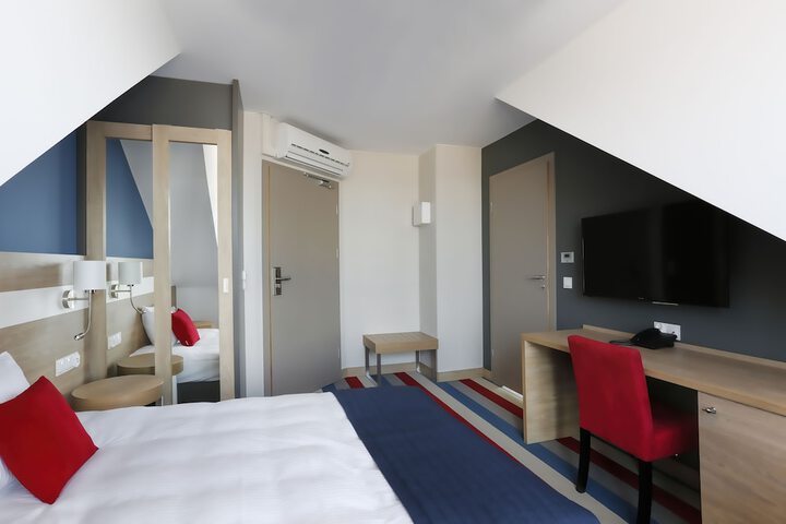 Room 5 of 58