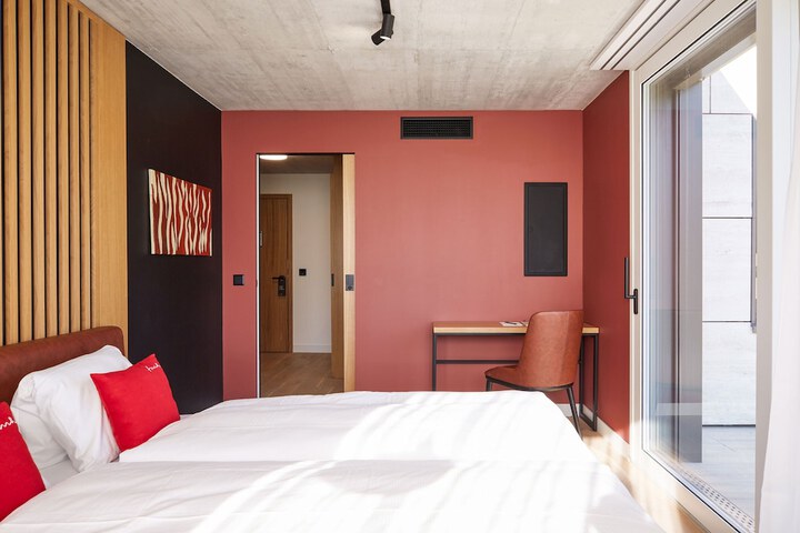 Room 14 of 38