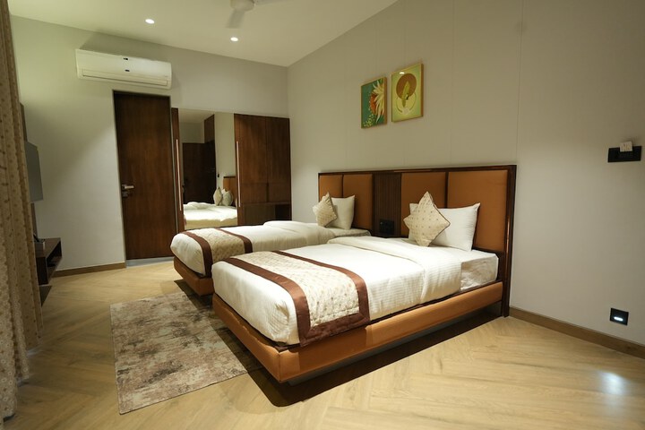 Room 9 of 31