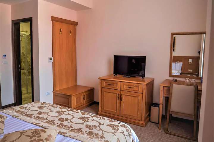 Room 33 of 79