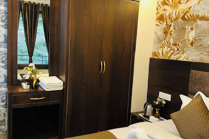 Room 15 of 36