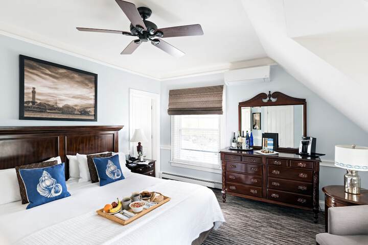 Classic King Bed (6 of 8)