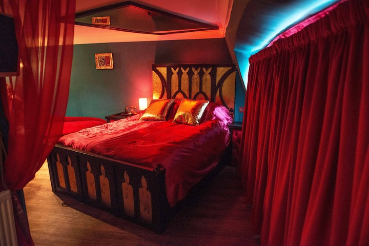 Room 52 of 272