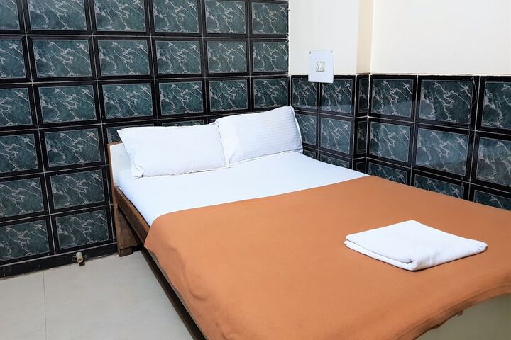Room 8 of 12