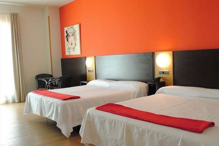 Room 43 of 168