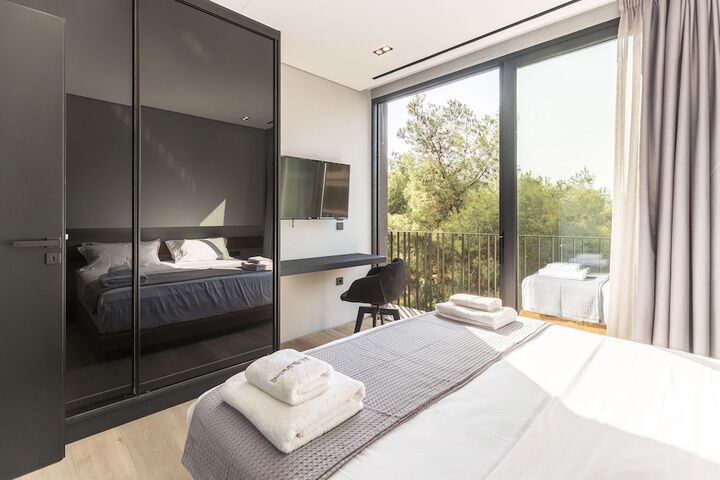 Room 42 of 182