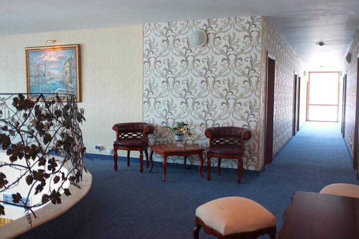 Ballroom/Hall 17 of 26