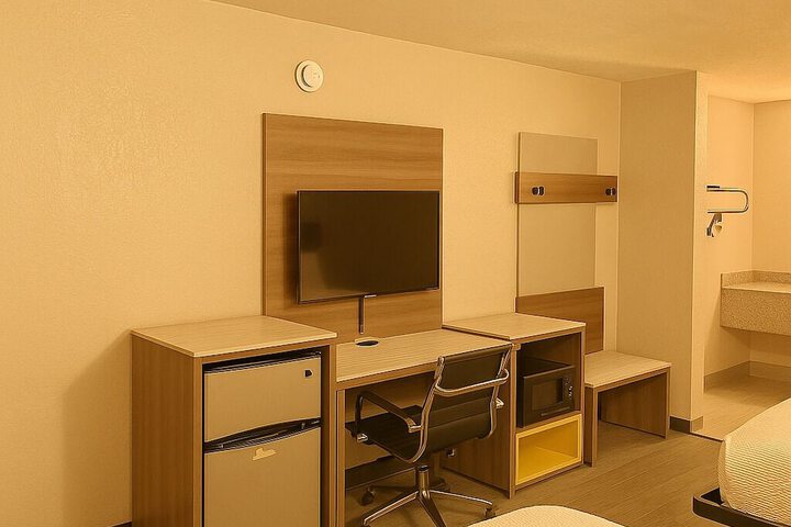 Room 4 of 14