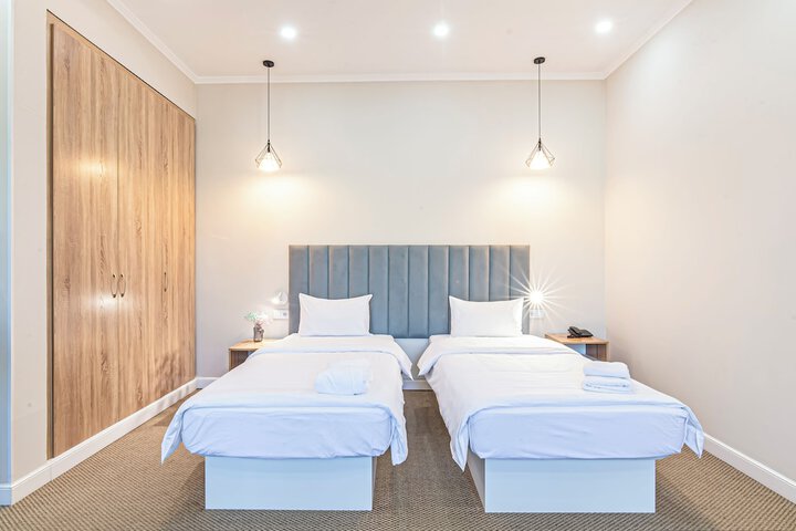 Room 25 of 41
