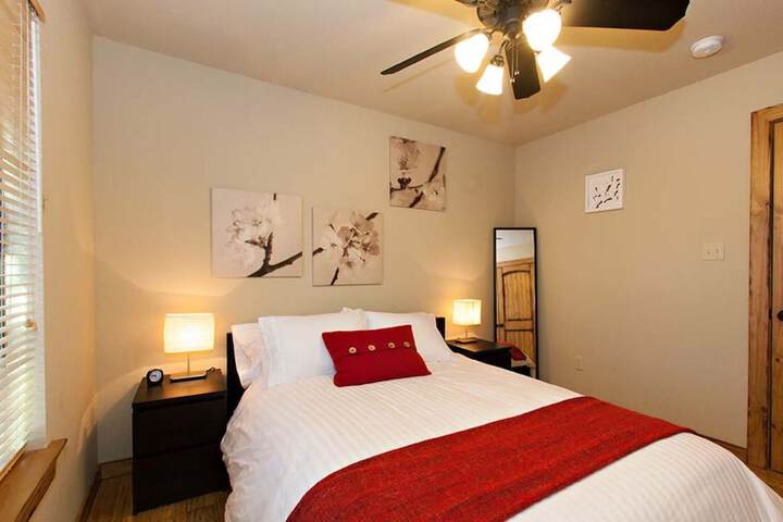 Room 4 of 82