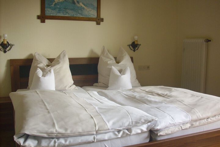 Room 4 of 38