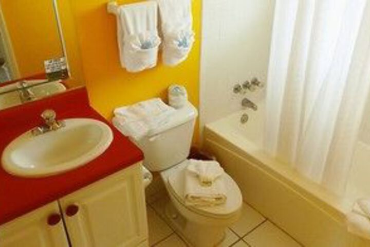 Room 2 of 8