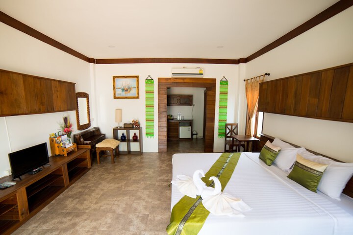 Room 2 of 37