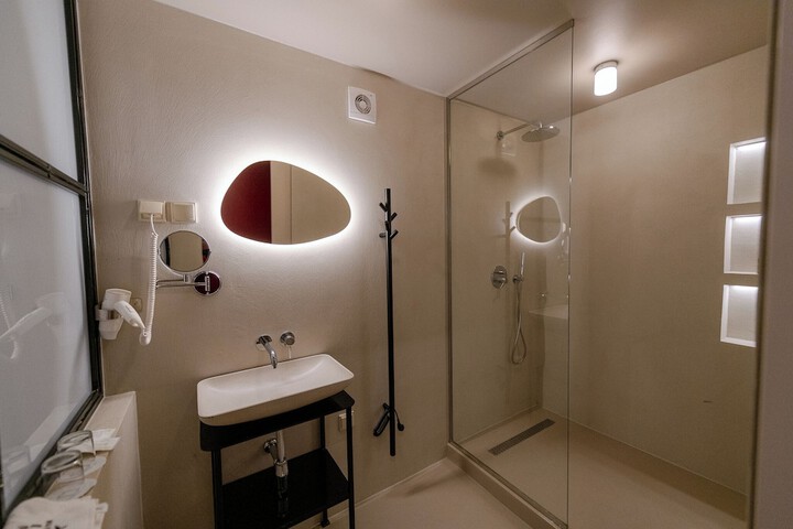 Room 60 of 103
