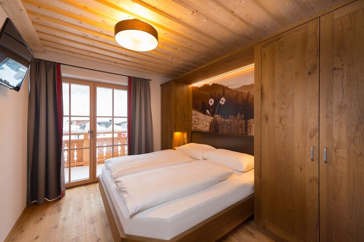 Room 47 of 200