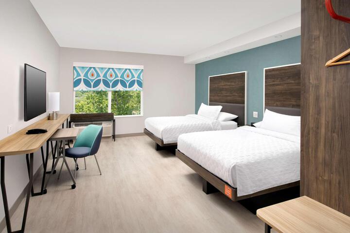 2 Queen Beds (1 of 8)