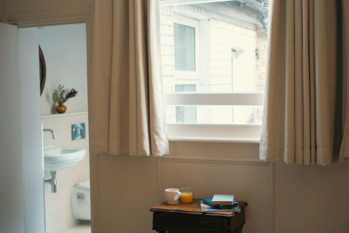 Room 100 of 123