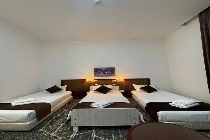 Room 9 of 27