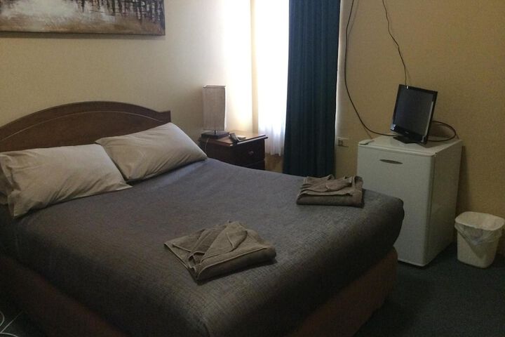 Room 8 of 32