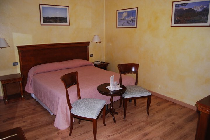 Room 16 of 90