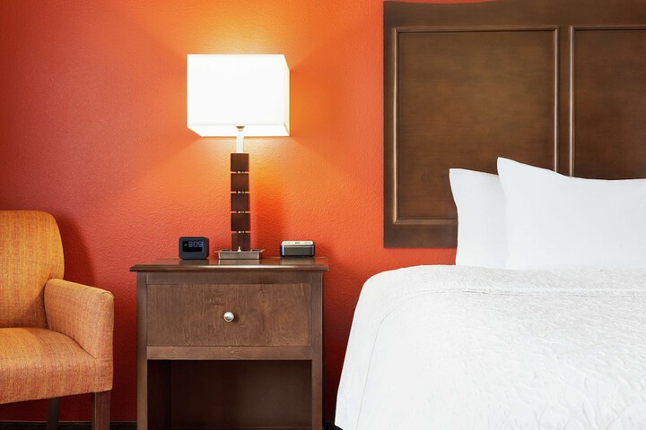 1 King Bed (2 of 19)