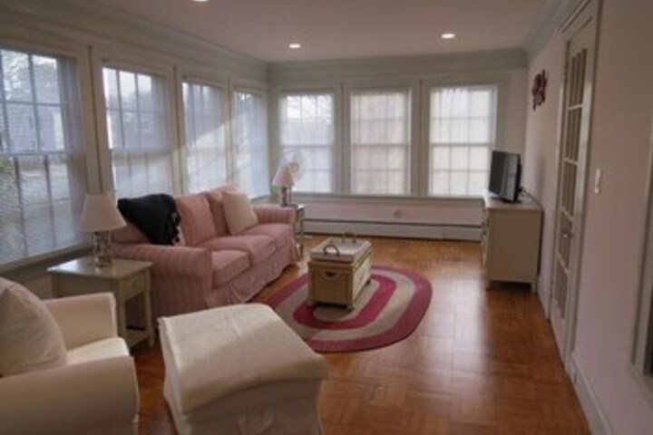 Room 6 of 16
