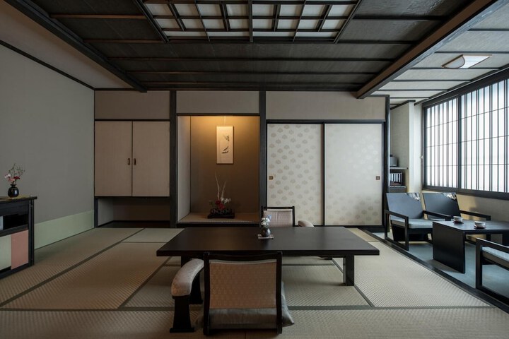 Room 11 of 50
