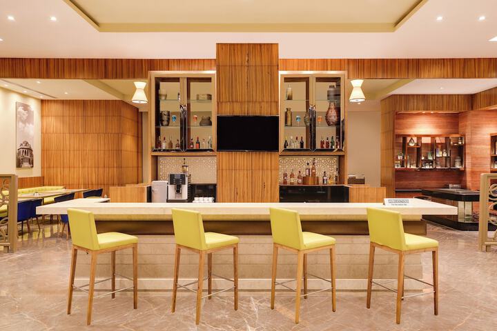 Lounge 51 of 70