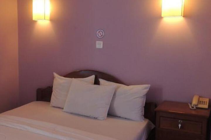 Room 2 of 6