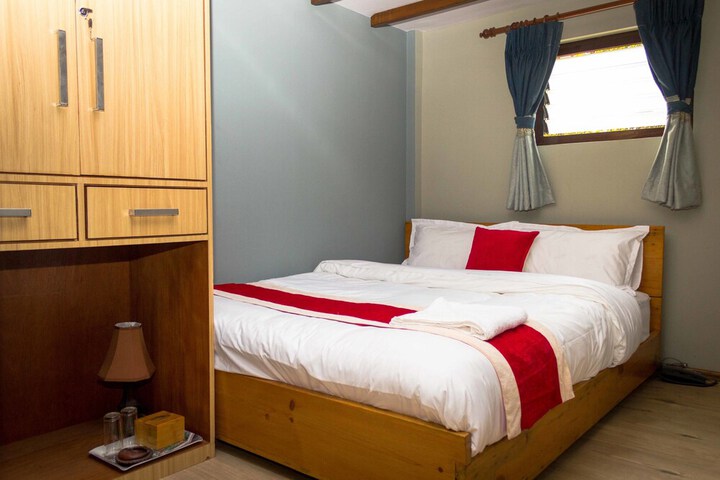Room 9 of 32