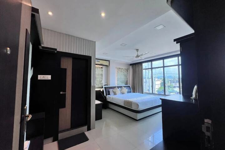 Room 6 of 11