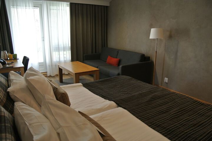 Room 14 of 87