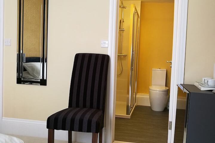 Room 44 of 118