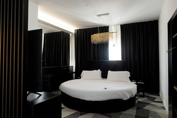 Room 15 of 60
