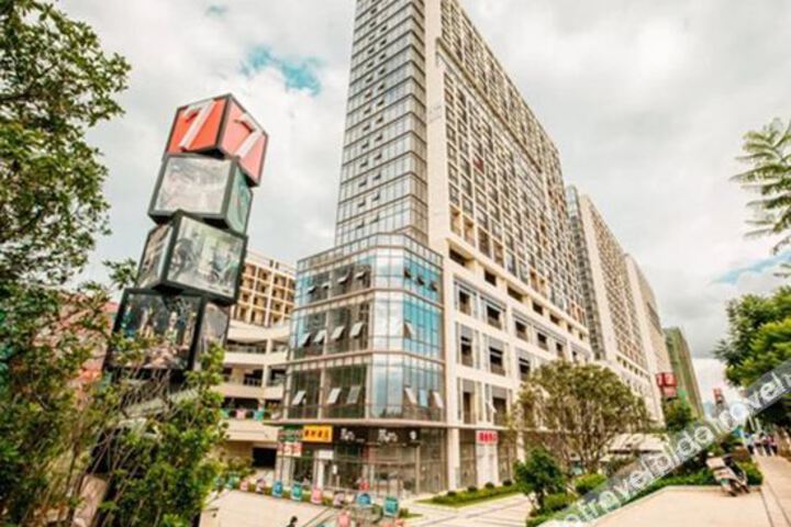 Linglong Xiao Zhu Hotel (Kunming University City Shop)