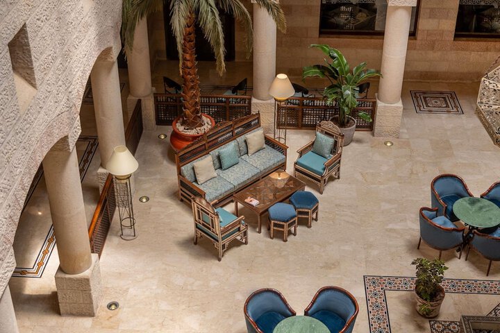 Lounge 143 of 195
