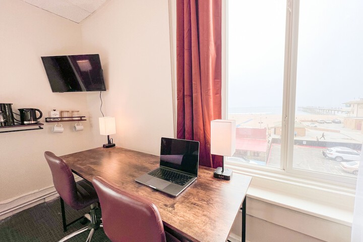 Room 3 of 85