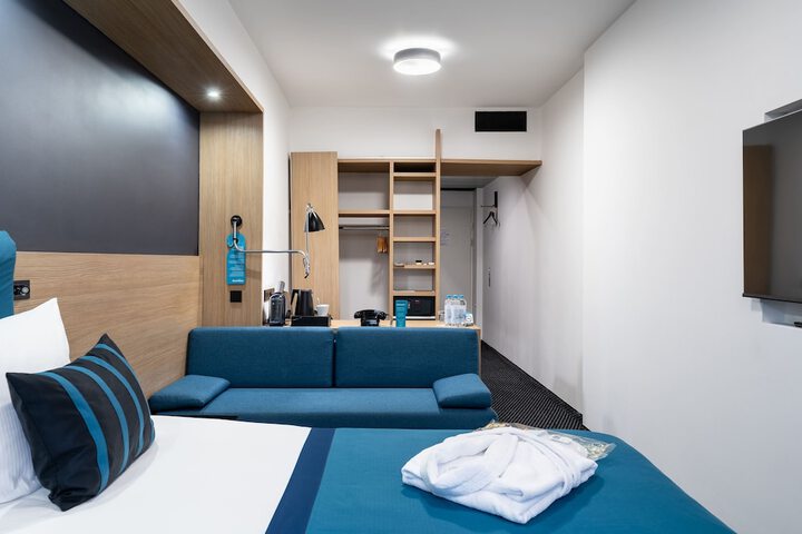 Room 26 of 63