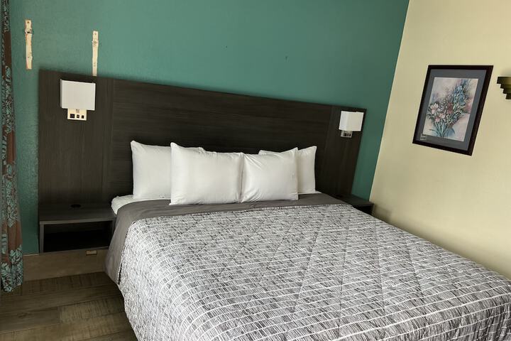 Room 13 of 35