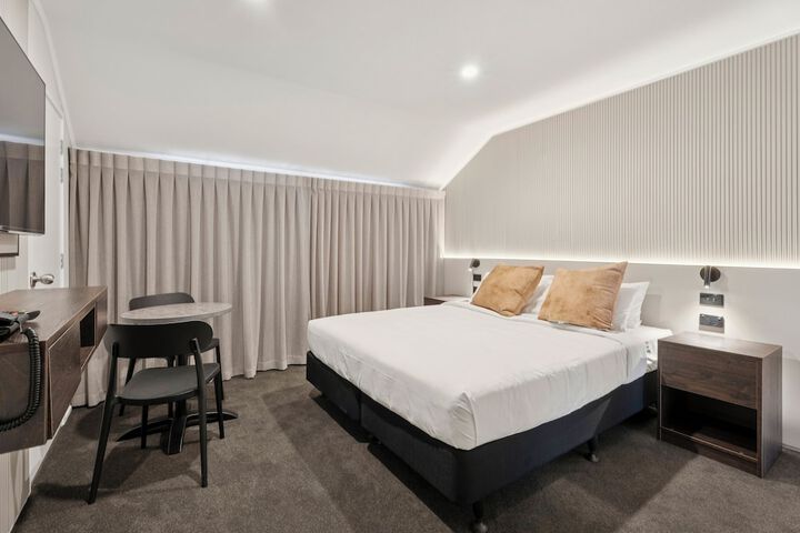 Room 11 of 26