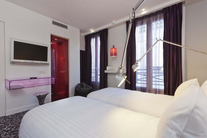 Room 6 of 34