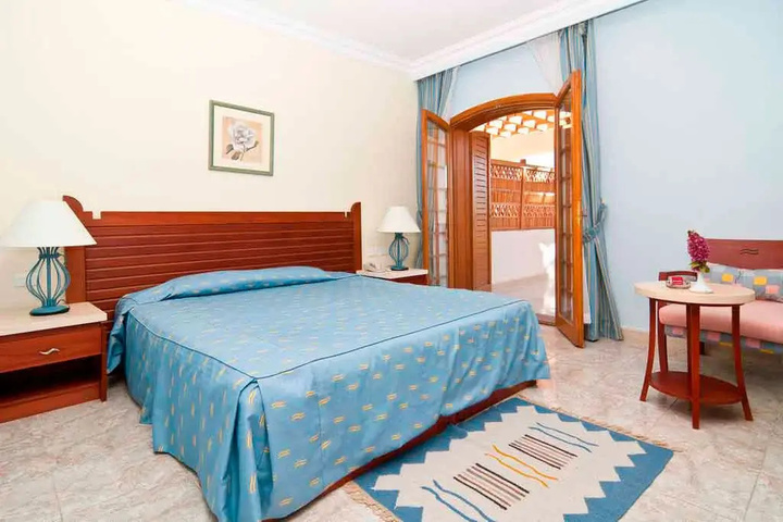 Room 4 of 9