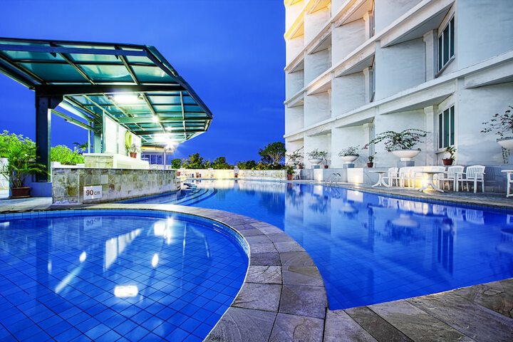 Pools & Facilities