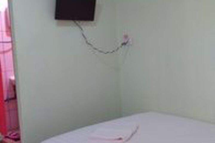 Room 8 of 27