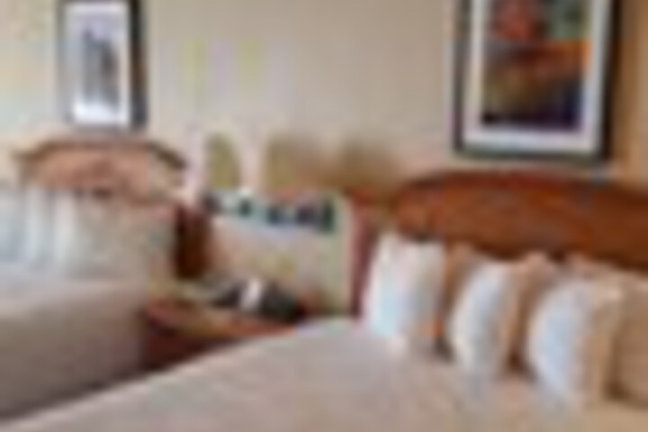 Room 32 of 279