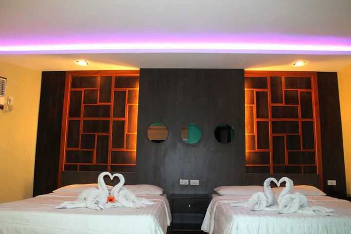 Room 10 of 33