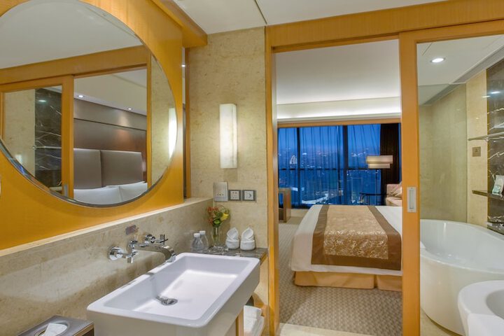 Room 30 of 121
